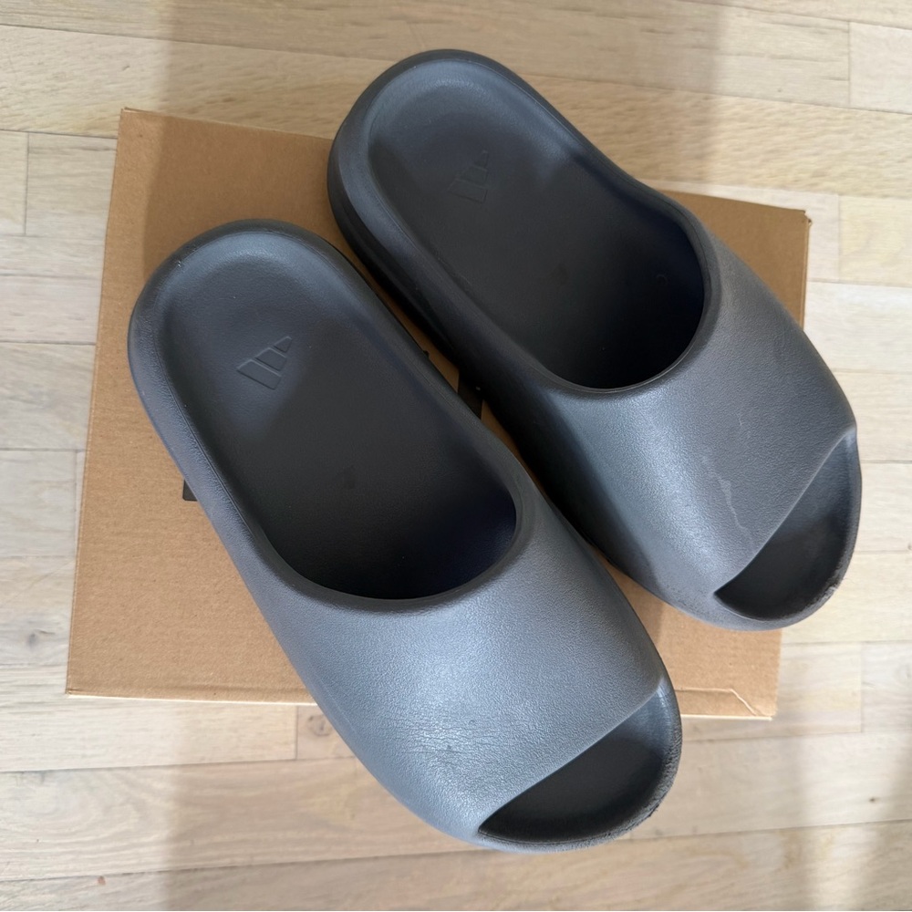 Yeezy slides gray